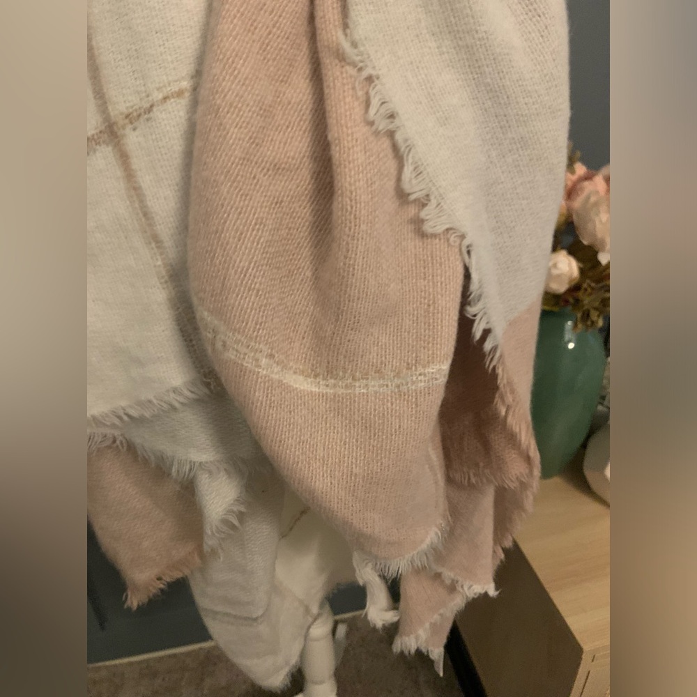 Pink Plaid Shawl - Picture 4 of 6